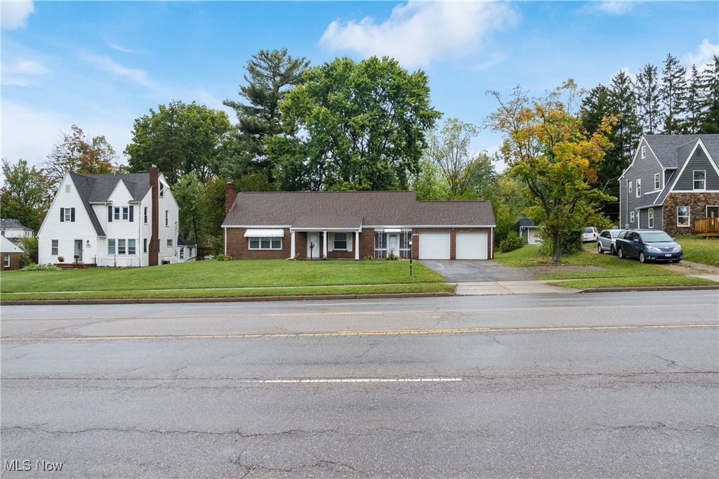 Photo of 1720 Lincoln Way E, Massillon, OH 44646 (MLS # 5184210)