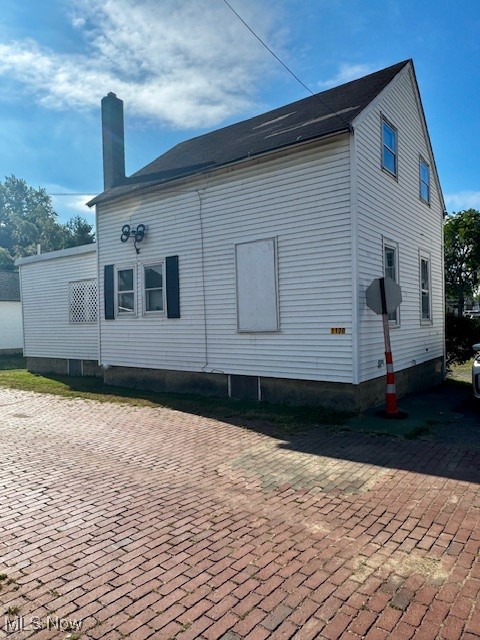 This one-bedroom, one-and-a-half-bath home offers an adaptable floor plan that could accommodate the addition of a second bedroom. Don't miss out on this opportunity to invest in a property that offers great returns with the right updates! Property is agent owned and being sold as-is.