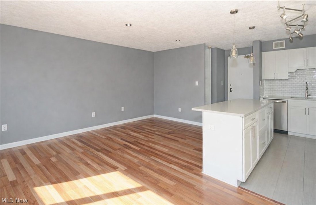 Marine Towers East - Residential