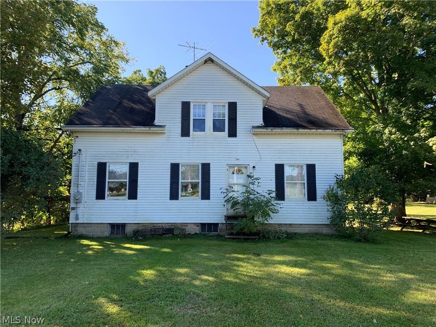 BEAUTIFUL property comes to mind on this farm offering multiple creeks, pond, tillable acreage, several wooded areas and scenic views! This farm has excellent deer and turkey sign with small valleys and ridges create natural deer funnels throughout. Several thick bedding areas mixed with multiple food sources to grow, hold, and harvest deer. This property has nice mature timber with huge walnut trees! Tillable acerage with income potential or opportunities to farm on your own!  An older 4bd/1ba home sits at the entrance of the farm with a barn and nice 40'x72' metal outbuilding with concrete floors. Do not forget this property has City water! Properties like this do not come on the market often!
