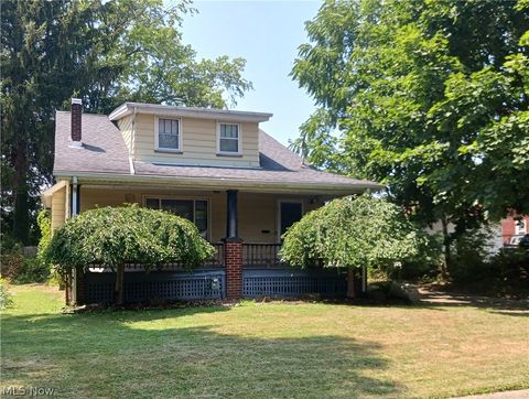 Homes For Sale - 3916 Howard Street<br/> Youngstown, OH 44512