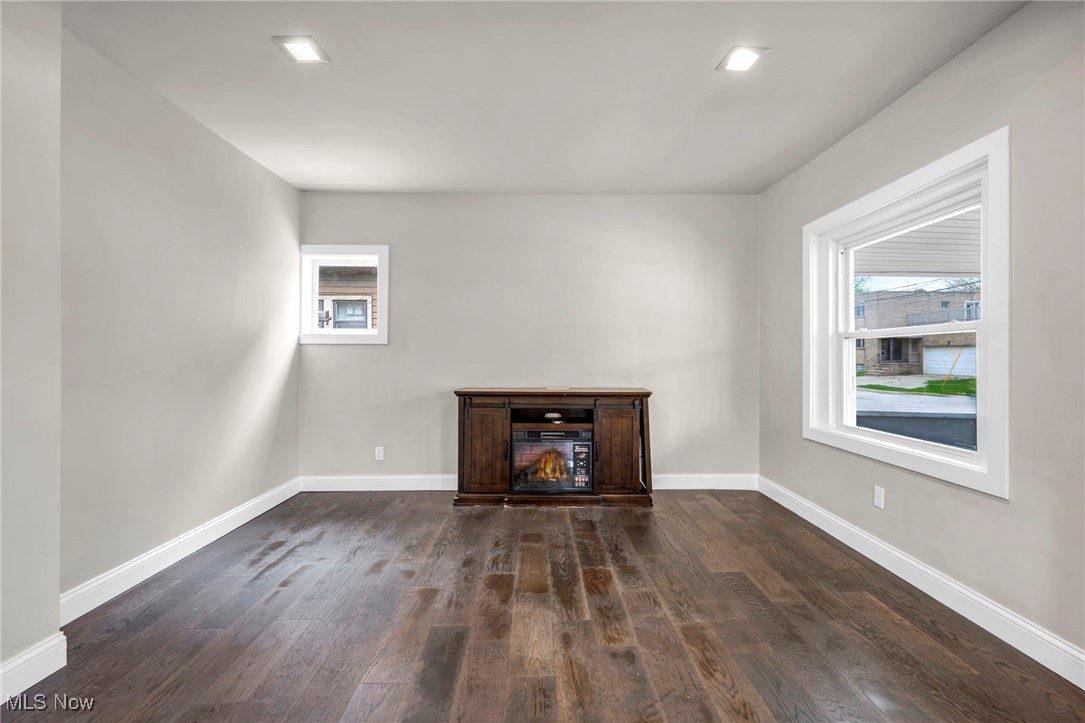 10119 Manoa Avenue, Brooklyn, Ohio image 8