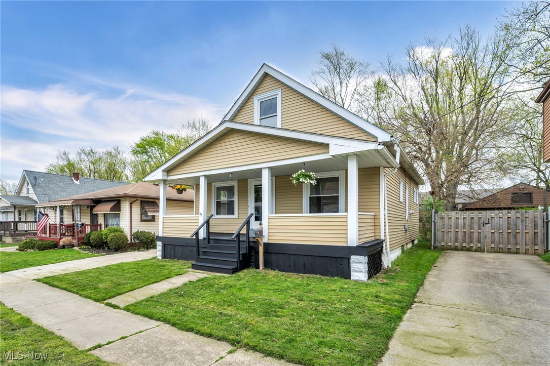 10119 Manoa Avenue, Brooklyn, Ohio image 2