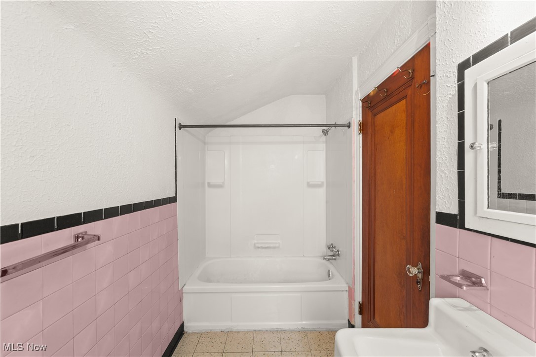 Cleveland, Ohio 44109, United States, 4 Bedrooms Bedrooms, ,2 BathroomsBathrooms,Residential,Active,174052