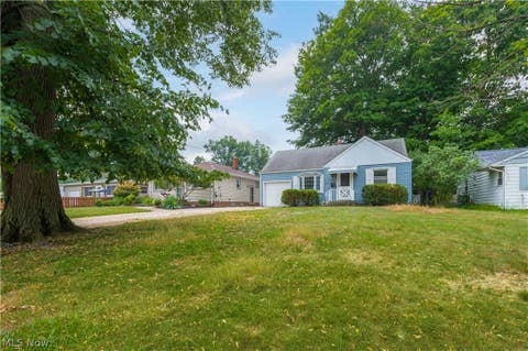 Homes For Sale - 2348 Buena Vista Drive<br/> Wickliffe, OH 44092