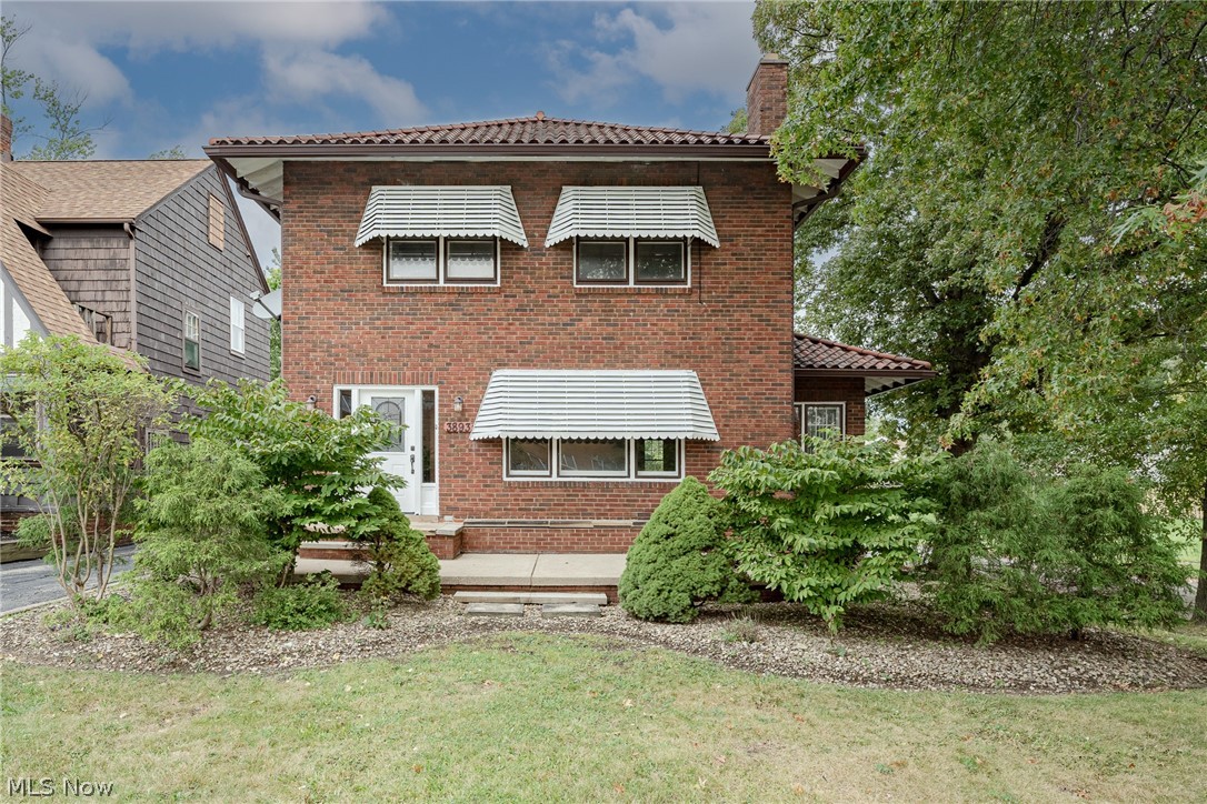 Move right into this beautifully updated colonial in Cleveland Heights! This solid, all-brick home has been extensively updated with features including gleaming hardwood floors, fresh carpeting, crisp neutral paint, a tastefully redone kitchen, and more! The front door opens into a welcoming vestibule with marble flooring and a french door that opens into the main hallway. On your right is a very spacious living room that features an elegant fireplace and leaded glass windows. The living room is open to a sun-filled office / flex space that is lined with windows. The living room is open to the formal dining room which also connects to the kitchen. Here you will find stainless steel appliances, granite countertops, a trendy glass-tile backsplash, a center island, and updated flooring. A convenient half bath off of the main hallway completes the first floor. Upstairs, there are three spacious bedrooms, all with large closets and fresh carpeting. A full bath off of the landing boasts a je