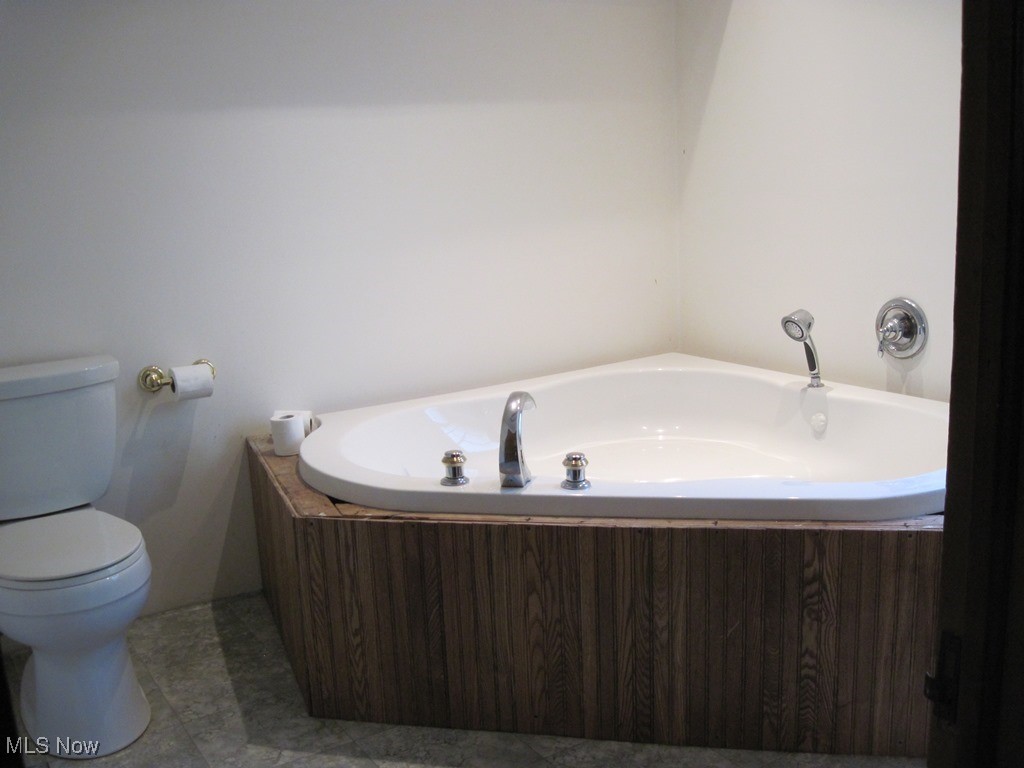 2710 W River Road, Elyria, Ohio image 15