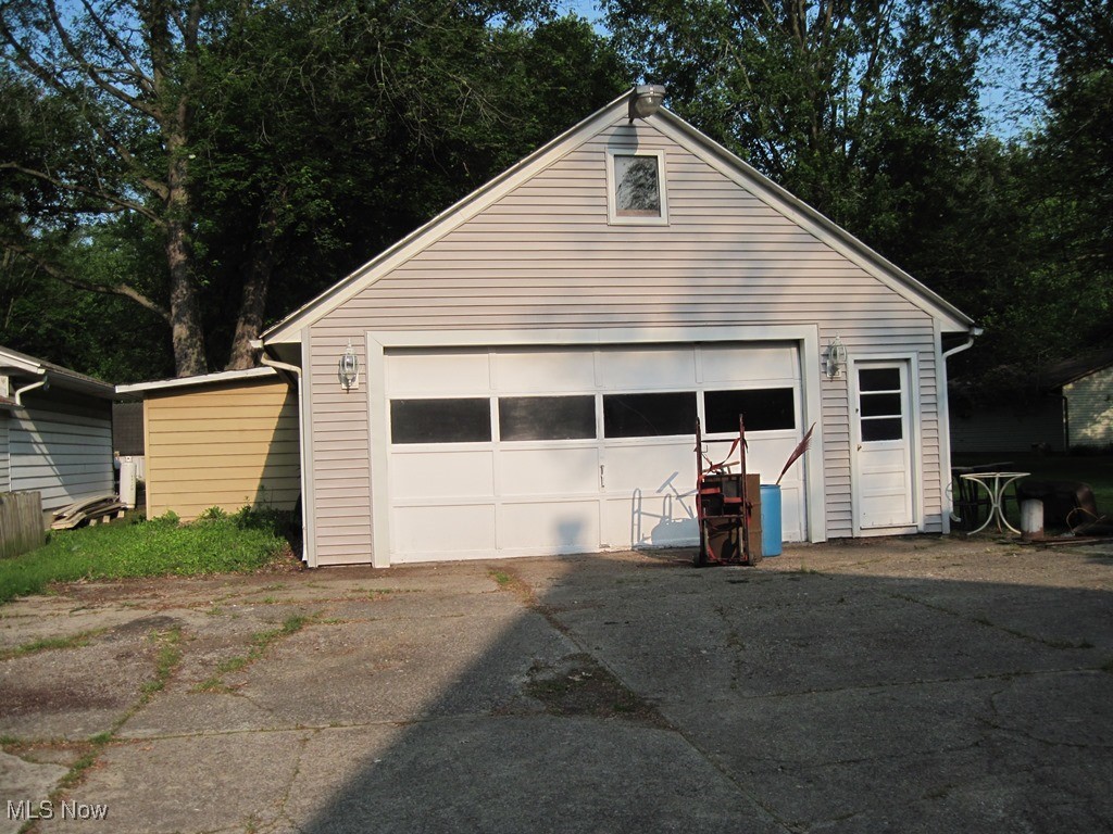 2710 W River Road, Elyria, Ohio image 4