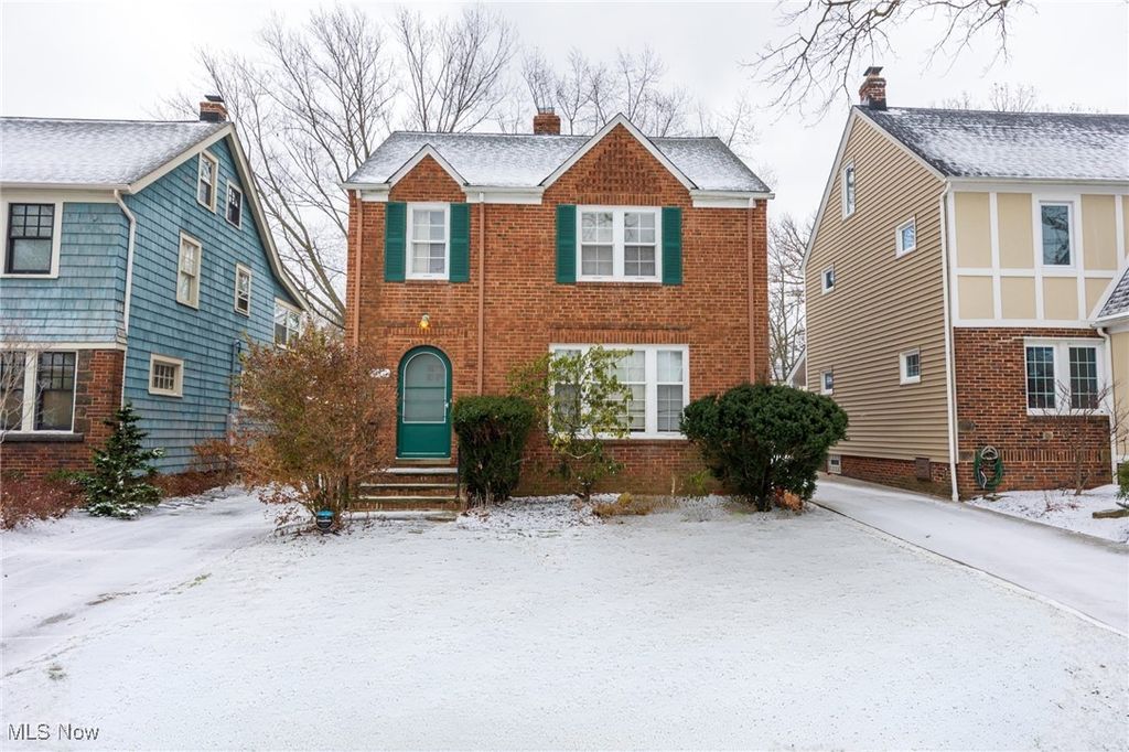 Photo of 1937 Staunton Road, Cleveland Heights, OH 44118 (MLS # 5176936)