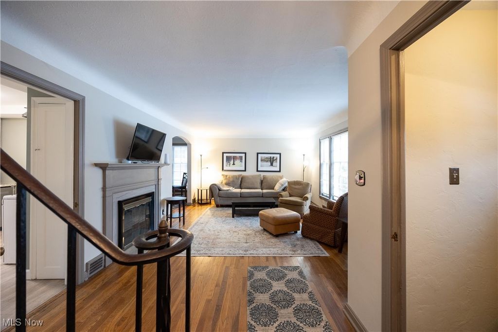 Photo of 1937 Staunton Road, Cleveland Heights, OH 44118 (MLS # 5176936)