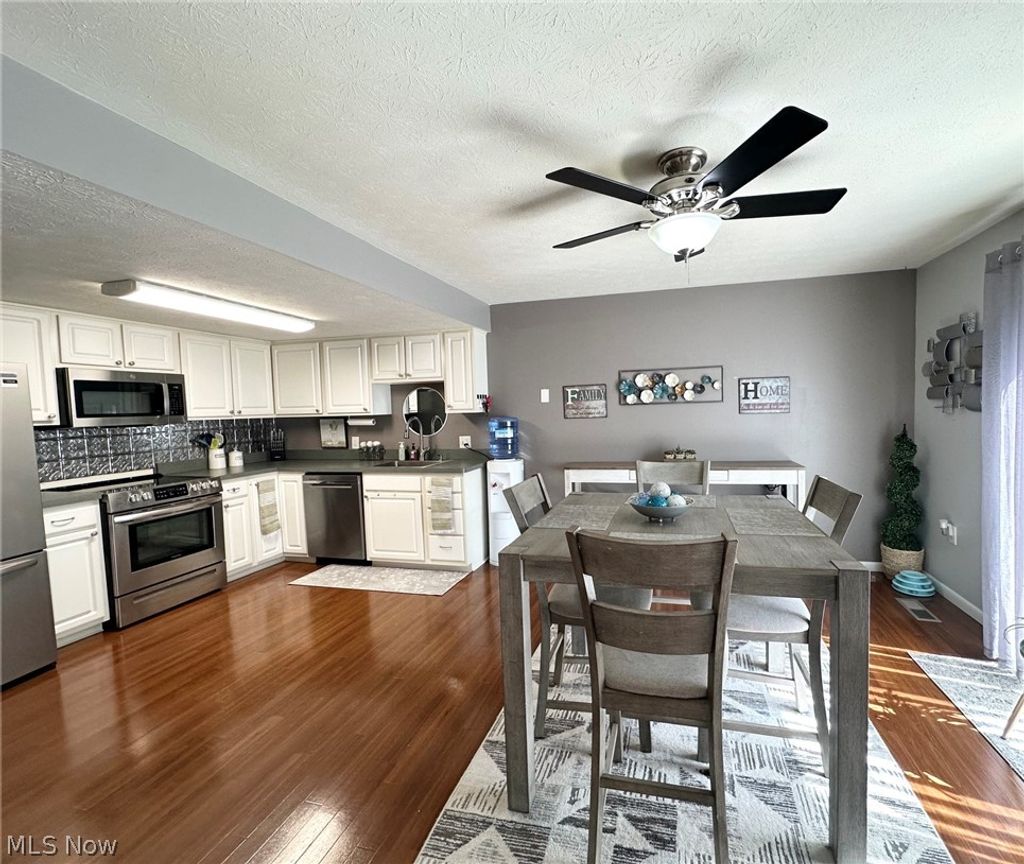 Photo of 6960 S Parkway Drive, Middleburg Heights, OH 44130 (MLS # 5199565)