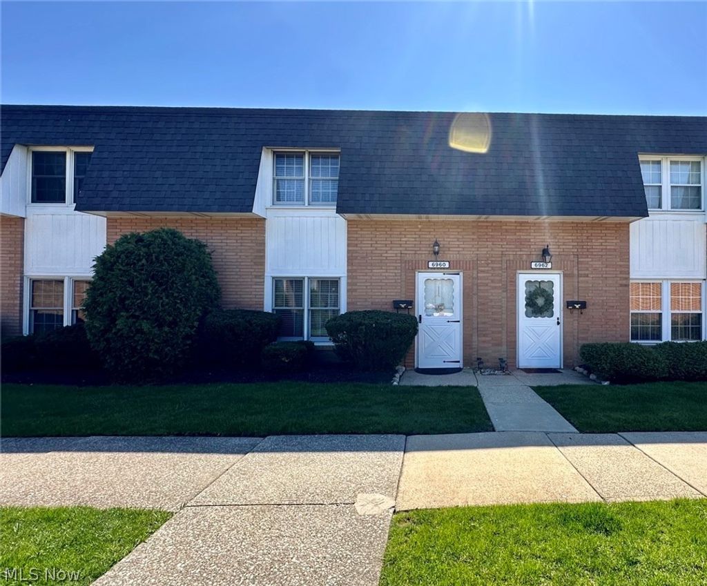 Photo of 6960 S Parkway Drive, Middleburg Heights, OH 44130 (MLS # 5199565)