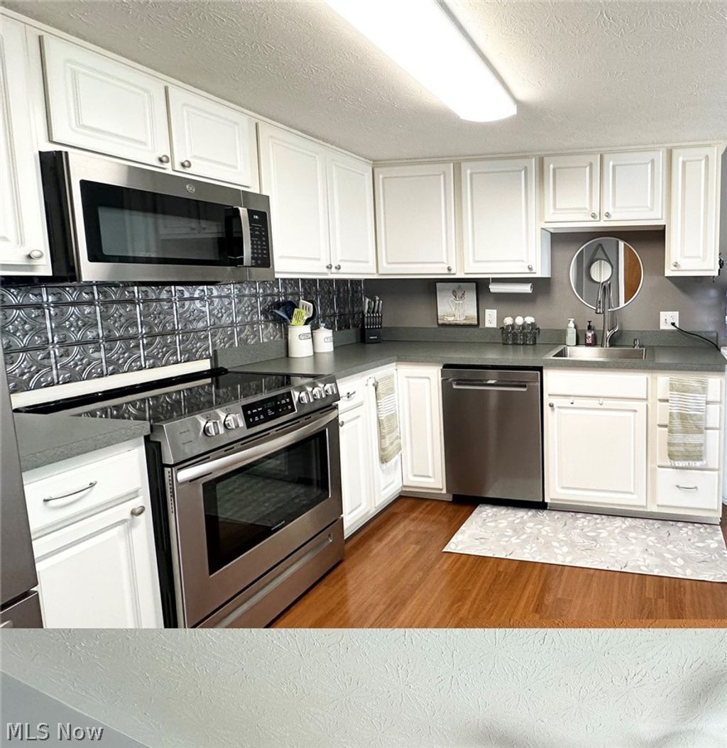 Photo of 6960 S Parkway Drive, Middleburg Heights, OH 44130 (MLS # 5199565)