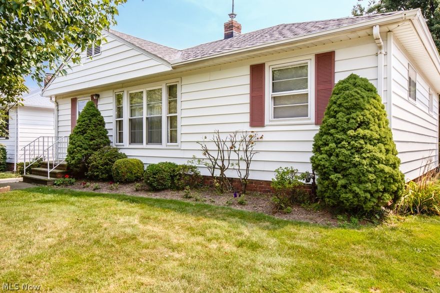 Great Ranch Home In Prime Location Close To Featherston And Orlando Parks* Eat-In Kitchen w/ Built-In Appliances* Living Room / Dining Room Combo* Two Full Baths* Three Nice Size Bedrooms* Private Backyard w/ Patio* Finished Basement* Hardwoods Under Carpet On Main Floor* Schedule Your Private Showing Today*