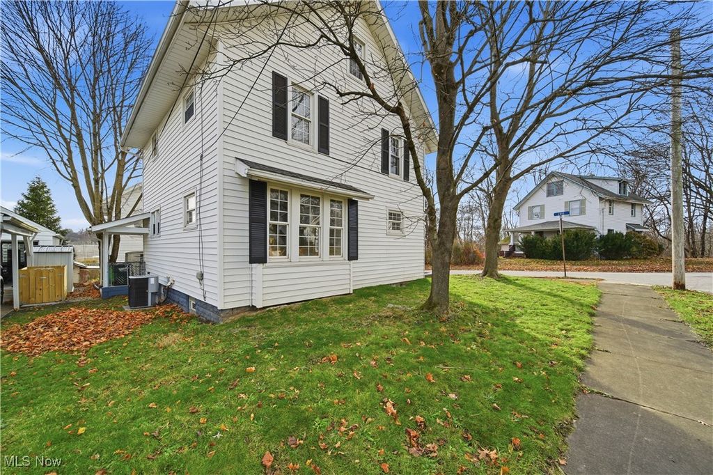 Photo of 437 Erie Street, Barberton, OH 44203 (MLS # 5175096)