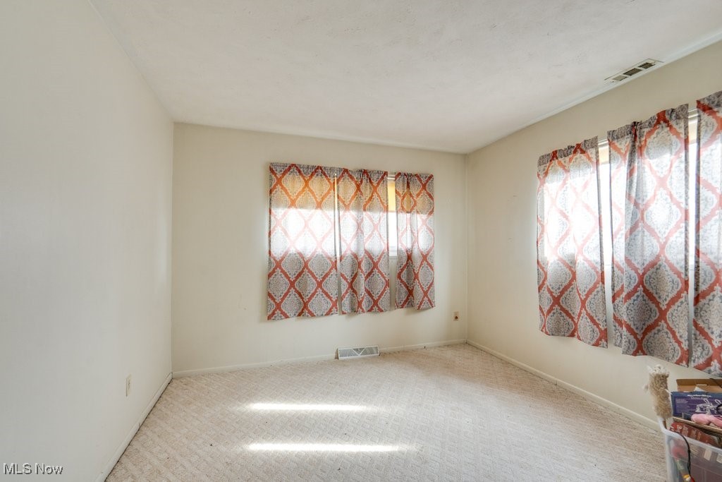 3908 Clinton Avenue, Lorain, Ohio image 8