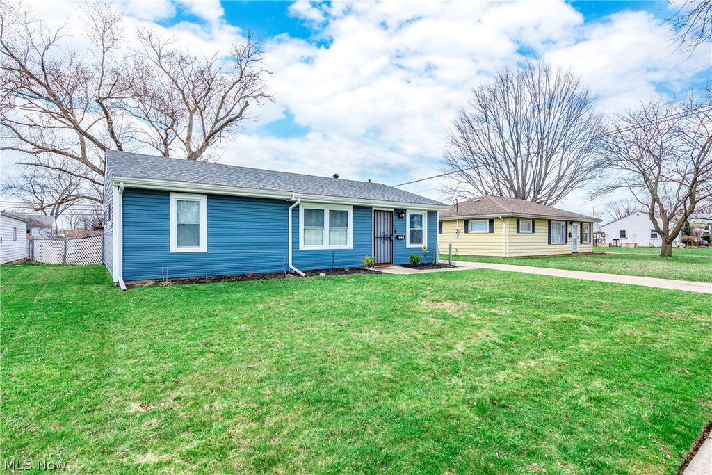 Photo of 572 Bell Avenue, Elyria, OH 44035 (MLS # 5197566)