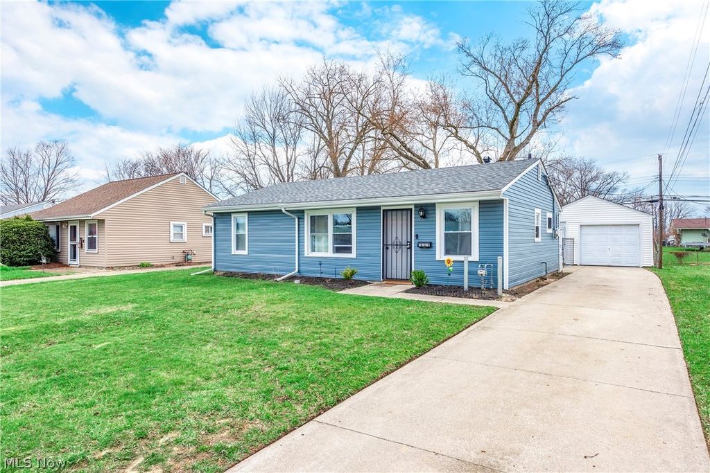 Photo of 572 Bell Avenue, Elyria, OH 44035 (MLS # 5197566)