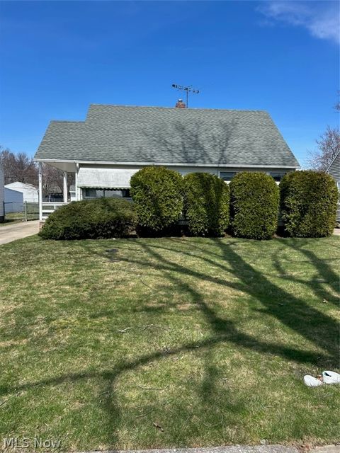 Homes For Sale - 15513 Walvern Boulevard<br/> Maple Heights, OH 44137