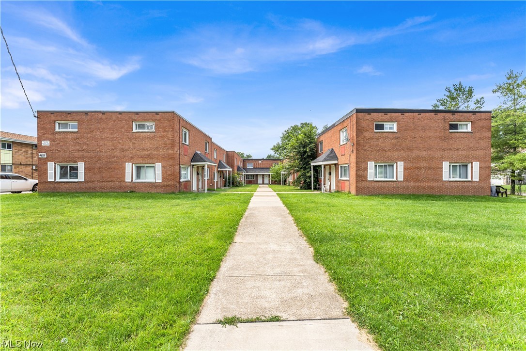 4812 Lee Rd #115, Cleveland - Stunning 2 bed, 1 bath unit in multi family home. //
$850 rent / $850 deposit //
$49 application fee per adult //
NO SMOKING //
1 time $129 non-refundable set up fee paid at lease signing //
* CMHA OK with 2 bedroom voucher; must have approved application, moving packet and be prepared with 50% reservation fee. * //
$30/month required resident benefit package; can include personal property/liability insurance for an additional $5/month for $35/month total. //
All applicants are required to fill out a PetScreening application, found on our website/app before being processed. Even if you have NO pets - this app must be filled out. 1-2 pets OK w/ approved PetScreening & PetFee (Some breed restrictions apply). 1 time, non-refundable pet fee of $200-300 per animal applies to all pets & must be paid prior to or when you pay your 1st month rent. (No fee for qualified assistance animals) //
Our application is processed through secure site: Findigs. They require ID & income verification. Without this, your app will not be processed. They offer 24/7 chat support on their app directly if you have any questions //
2 bedroom 1 bath apartment! The kitchen comes with a fridge and stove! Large bedrooms and full bath that offers tons of storage and a tiled bath/shower combo. Washer and dryer hook ups are available in the units utility room! //
Resident pays electric and gas. Resident to handle snow removal. //
Serious inquiries only.