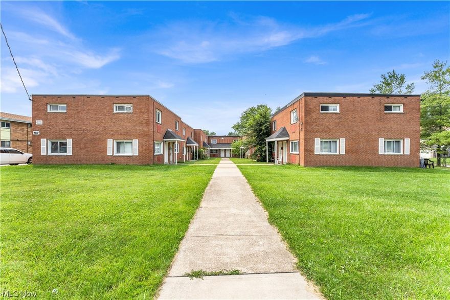 4812 Lee Rd #115, Cleveland -  Stunning 2 bed, 1 bath unit in multi family home. //

$850 rent / $850 deposit //
$49 application fee per adult //
NO SMOKING //
1 time $129 non-refundable set up fee paid at lease signing //

* CMHA OK with 2 bedroom voucher; must have approved application, moving packet and be prepared with 50% reservation fee. * //

$30/month required resident benefit package; can include personal property/liability insurance for an additional $5/month for $35/month total. //

All applicants are required to fill out a PetScreening application, found on our website/app before being processed. Even if you have NO pets - this app must be filled out. 1-2 pets OK w/ approved PetScreening & PetFee (Some breed restrictions apply). 1 time, non-refundable pet fee of $200-300 per animal applies to all pets & must be paid prior to or when you pay your 1st month rent. (No fee for qualified assistance animals) //

Our application is processed through secure site: Findigs. They require ID & income verification. Without this, your app will not be processed. They offer 24/7 chat support on their app directly if you have any questions //

2 bedroom 1 bath apartment! The kitchen comes with a fridge and stove! Large bedrooms and full bath that offers tons of storage and a tiled bath/shower combo. Washer and dryer hook ups are available in the units utility room! //

Resident pays electric and gas. Resident to handle snow removal. //

Serious inquiries only.