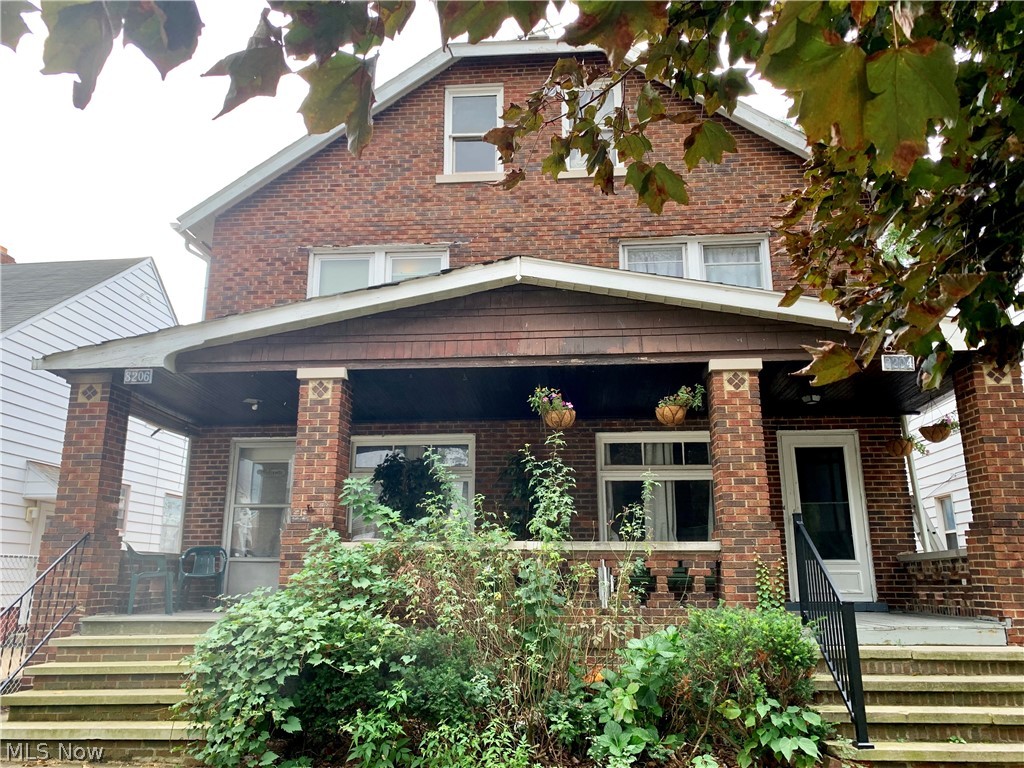 Great investment opportunity. Each unit contains 3 bedrooms, 1 bathroom, a large attic, and a shared 2 car garage.
Great tenants-one has been there for 6 years and never missed a payment, while the other just moved in and would like to stay, as well.