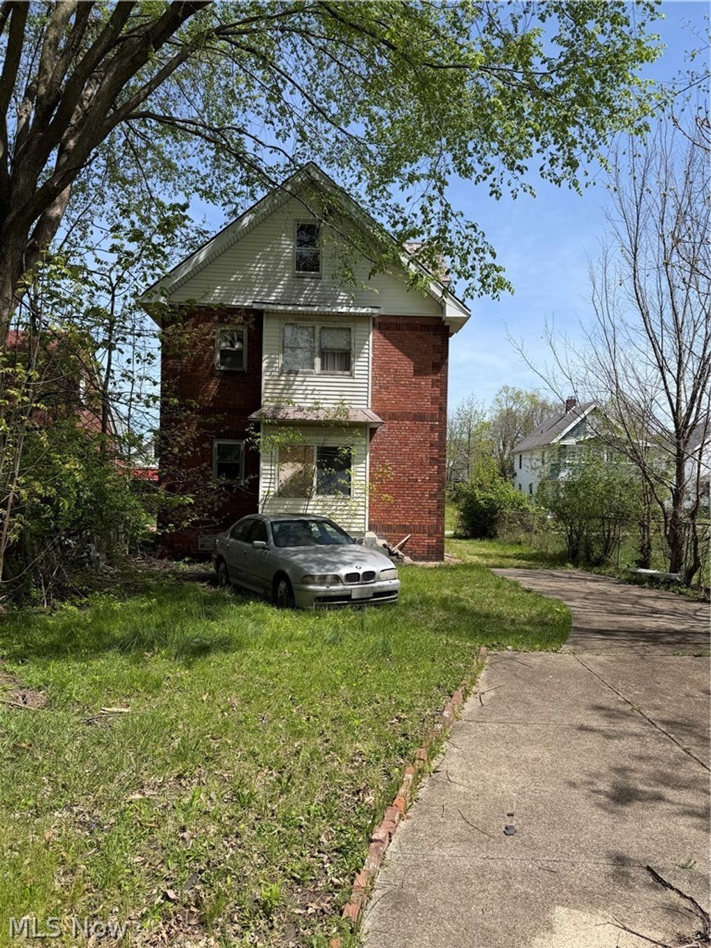 Photo of 716 E 160th Street, Cleveland, OH 44110 (MLS # 5205115)