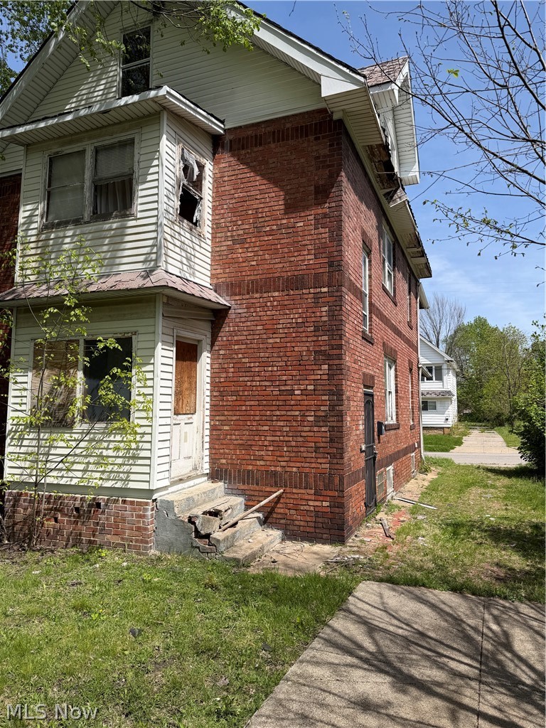 716 E 160th Street