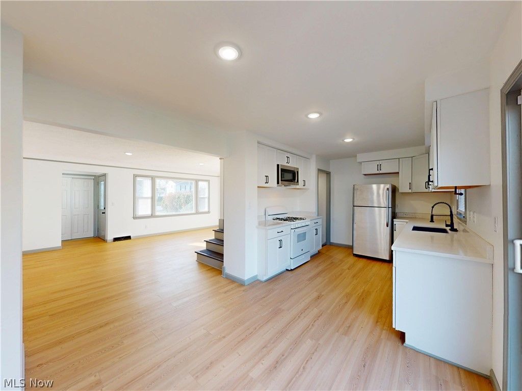 Photo of 28507 Lakeshore Boulevard, Willowick, OH 44095 (MLS # 5188454)