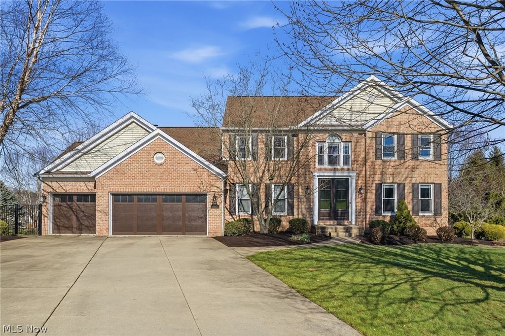 Photo of 6625 Olde Stone Circle NE, Canton, OH 44721 (MLS # 5196626)