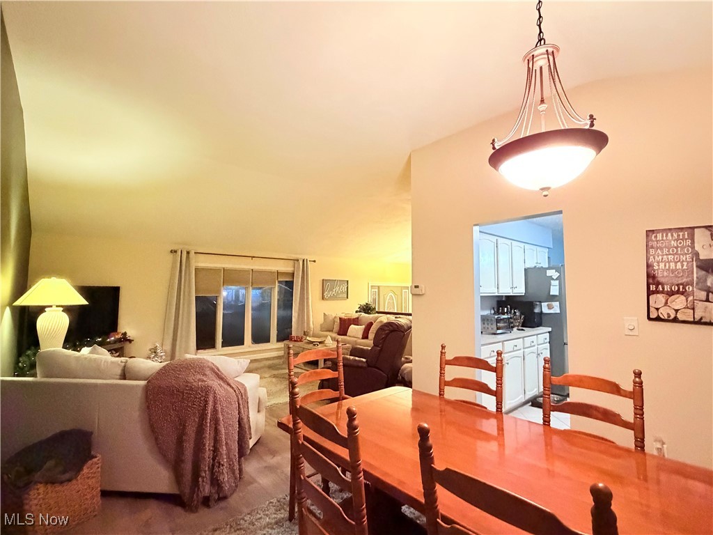 Strongsville, Ohio 44136, United States, 4 Bedrooms Bedrooms, ,3 BathroomsBathrooms,Residential,Pending,254005