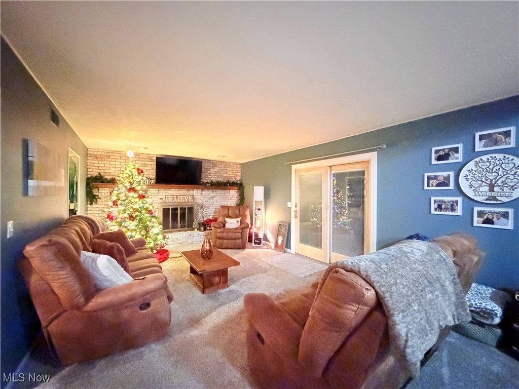 Strongsville, Ohio 44136, United States, 4 Bedrooms Bedrooms, ,3 BathroomsBathrooms,Residential,Pending,254005