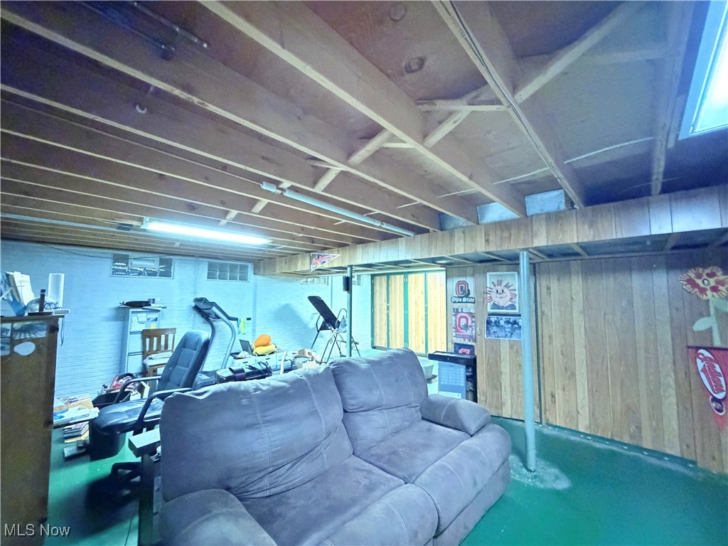 Strongsville, Ohio 44136, United States, 4 Bedrooms Bedrooms, ,3 BathroomsBathrooms,Residential,Pending,254005