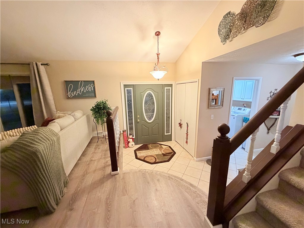 Strongsville, Ohio 44136, United States, 4 Bedrooms Bedrooms, ,3 BathroomsBathrooms,Residential,Pending,254005