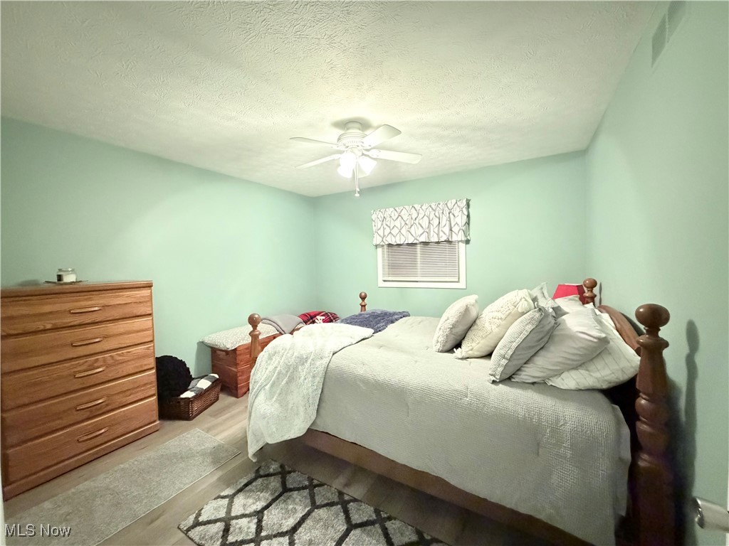 Strongsville, Ohio 44136, United States, 4 Bedrooms Bedrooms, ,3 BathroomsBathrooms,Residential,Pending,254005