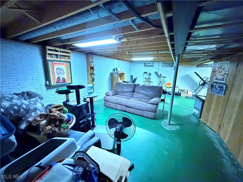 Strongsville, Ohio 44136, United States, 4 Bedrooms Bedrooms, ,3 BathroomsBathrooms,Residential,Pending,254005