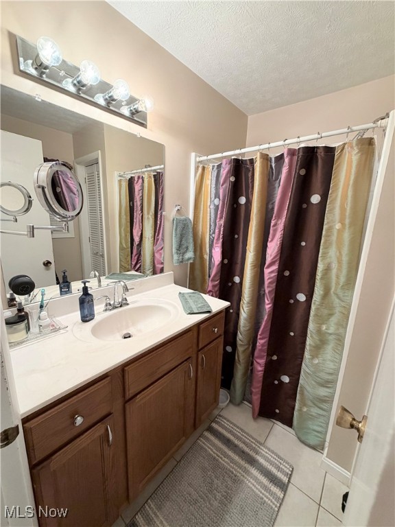 Strongsville, Ohio 44136, United States, 4 Bedrooms Bedrooms, ,3 BathroomsBathrooms,Residential,Pending,254005