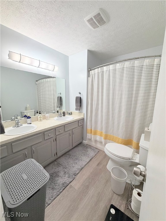 Strongsville, Ohio 44136, United States, 4 Bedrooms Bedrooms, ,3 BathroomsBathrooms,Residential,Pending,254005