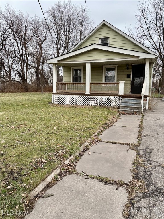 Don’t miss out on your chance to make this charming 3 bedroom, 1 bathroom Bungalow style home yours! Conveniently located minutes from Cleveland’s popular downtown attractions, Cleveland Metropark Zoo and popular shopping centers , Steelyard and West Side Market! Freshly carpeted, new kitchen appliances, makes this unit move in ready. NO PETS please.
Rental requirements:Credit score of 600+. 500 - 600 is considered conditional.Less than 3 items in collections, excluding student loan and medical. Monthly income of 2.5 times the amount of the monthly rent.Thorough Eviction Check. $50 Non Refundable App Fee for all Adults who will be occupying the property.Applications can only be completed online.Typical Security Deposit equivalent to one months rent, pending results of background checks.Tenants must have the electric and gas transferred into their name and obtain renters insurance prior to receiving keys to the property. Owner will handle water, sewer, and lawn care! Tenant handles gas, electric, and snow removal.