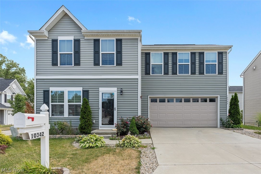 10342 Liberty Cove, Twinsburg - 4 bed, 2 bath single family home! //
$2395 rent/ $2395 deposit //
$49 app fee per adult //
NO SMOKING //
1 time $129 non-refundable set up fee paid at lease signing //
All applicants are required to fill out a PetScreening app, found on our website directly on the application before being processed. Even if you have NO pets - this app must be filled out. One-time, non-refundable pet fee of $200-300 per animal applies to all pets & must be paid prior to or when you pay your first month rent. (No fee for qualified assistance animals). //
Our app is processed through secure site: Findigs, and they require ID & income verification. W/O this, your app will not be processed. They offer 24/7 chat support on their application directly for any questions. //
4 bed 2 bath home w A/C! Gorgeous laminate flooring throughout, living room features an LED fireplace w entertainment space above! Kitchen is stunning w cherry cabinets, stone backsplash, & co