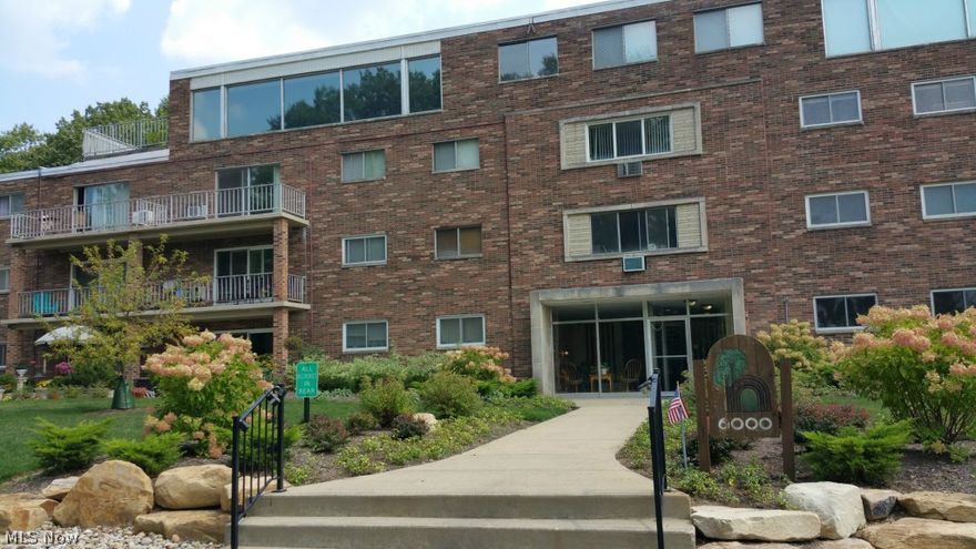 Cute budget friendly condo in the heart of Chagrin Falls! WATER, SEWER, HEAT, & BASIC CABLE ARE INLCUDED IN MONTHLY MAINT FEE! Avg electric bill is only $20! Gally style eat-in kitchen with new Kraftmaid cabinets & counters 2002. Freshly painted neutral decor throughout, New A/C 2014, Completely updated bathroom 2015.  Rare 1st floor unit WITH PATIO. Trail through the woods leads to S Franklin St "extra-currriculars" like the Greenville Tavern, The Eagles Club & the Roller Rink! Nob Hill also offers bench lined park-like greenspaces & Inground swimming pool for you and your guests to enjoy. Won't disappoint!