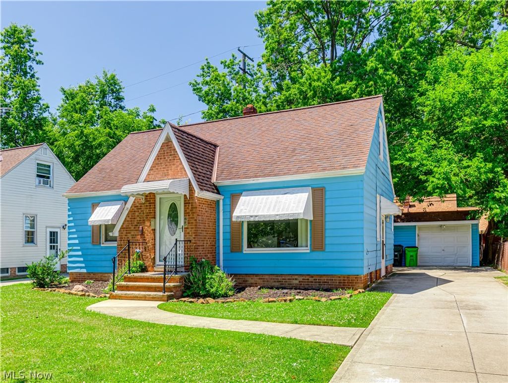 Photo of 294 E 264th Street, Euclid, OH 44132 (MLS # 5226731)