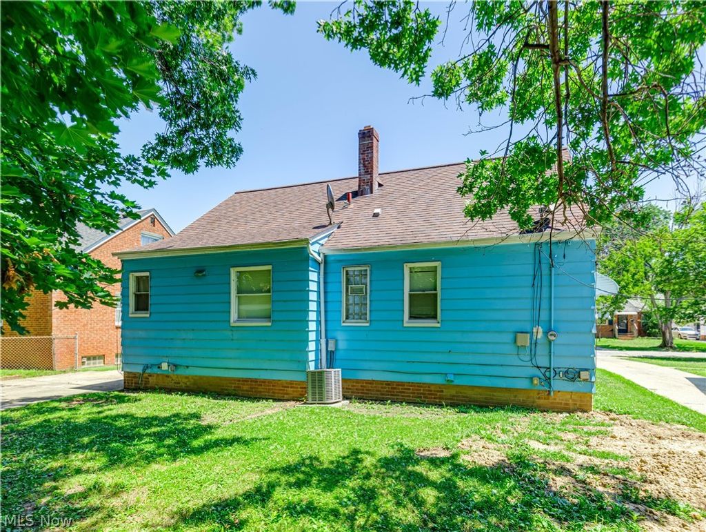 Photo of 294 E 264th Street, Euclid, OH 44132 (MLS # 5226731)