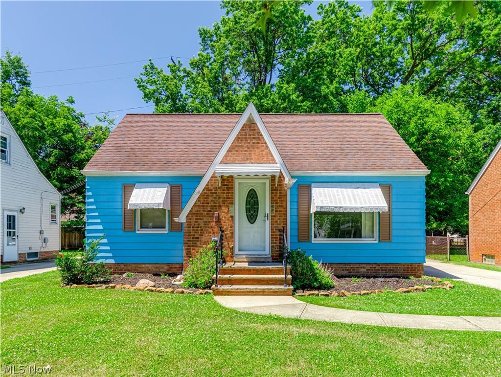 Photo of 294 E 264th Street, Euclid, OH 44132 (MLS # 5226731)
