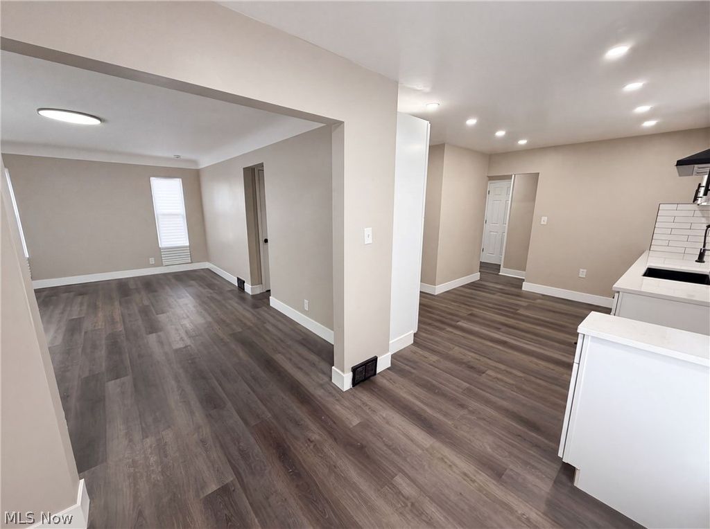 Photo of 2821 E 127th Street, Cleveland, OH 44120 (MLS # 5225102)
