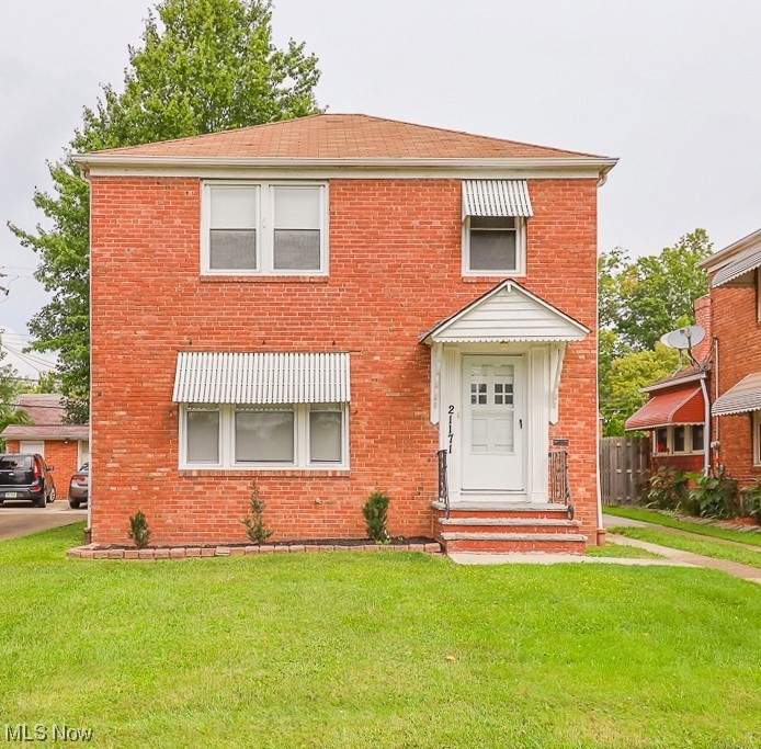 Main image without alt text