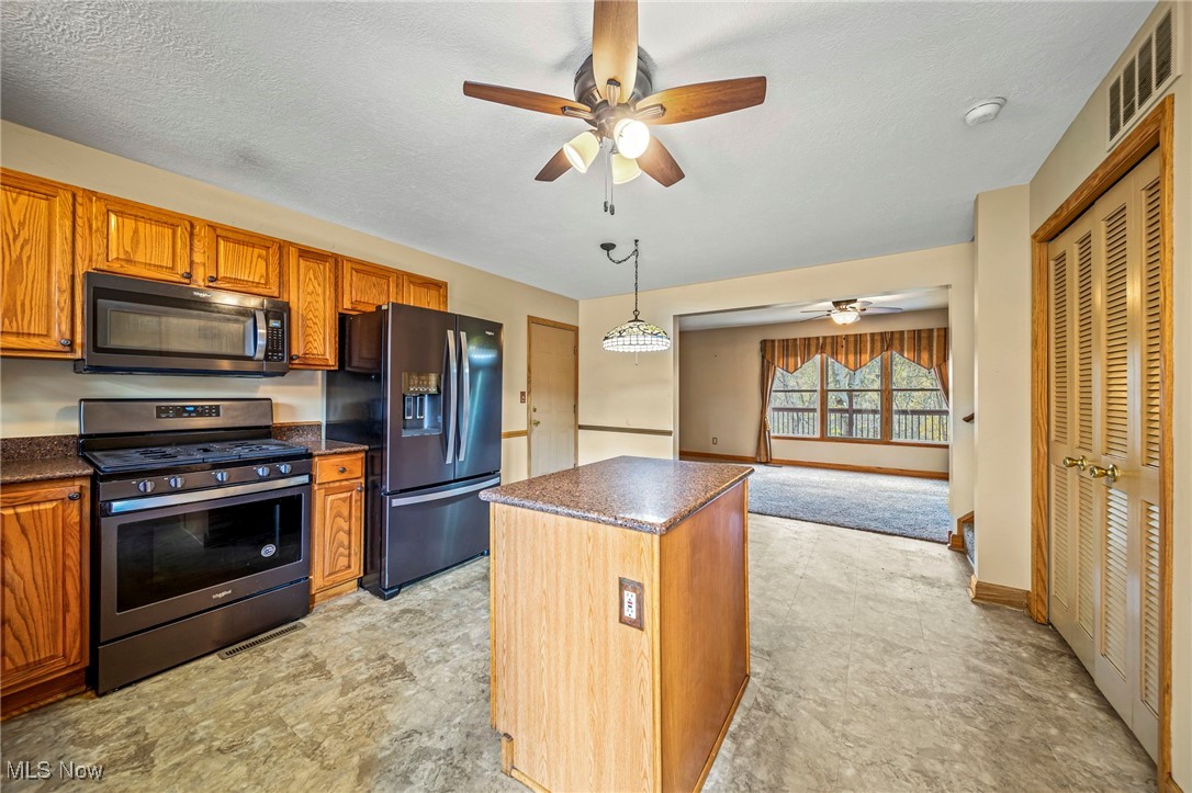 Conneaut, Ohio 44030, United States, 2 Bedrooms Bedrooms, ,2 BathroomsBathrooms,Residential,Active,238421