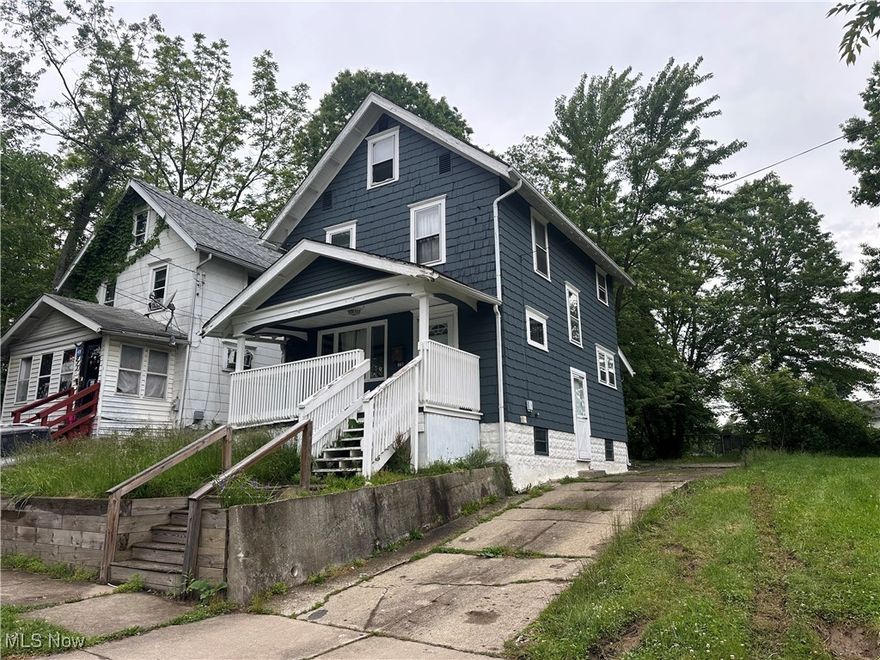 This recently vacated 3-bedroom, 1-bath home features a spacious dining room, a welcoming front porch, and a back deck perfect for outdoor living. Previously rented at $1,015/month, this property has strong rental potential — with light renovations, market rents are estimated between $1,050–$1,200/month.

Interior photos coming soon.

Package deal welcomed with another single-family home at 776 Triplett Blvd, Akron, OH 44306, offering a great opportunity to expand your investment portfolio.