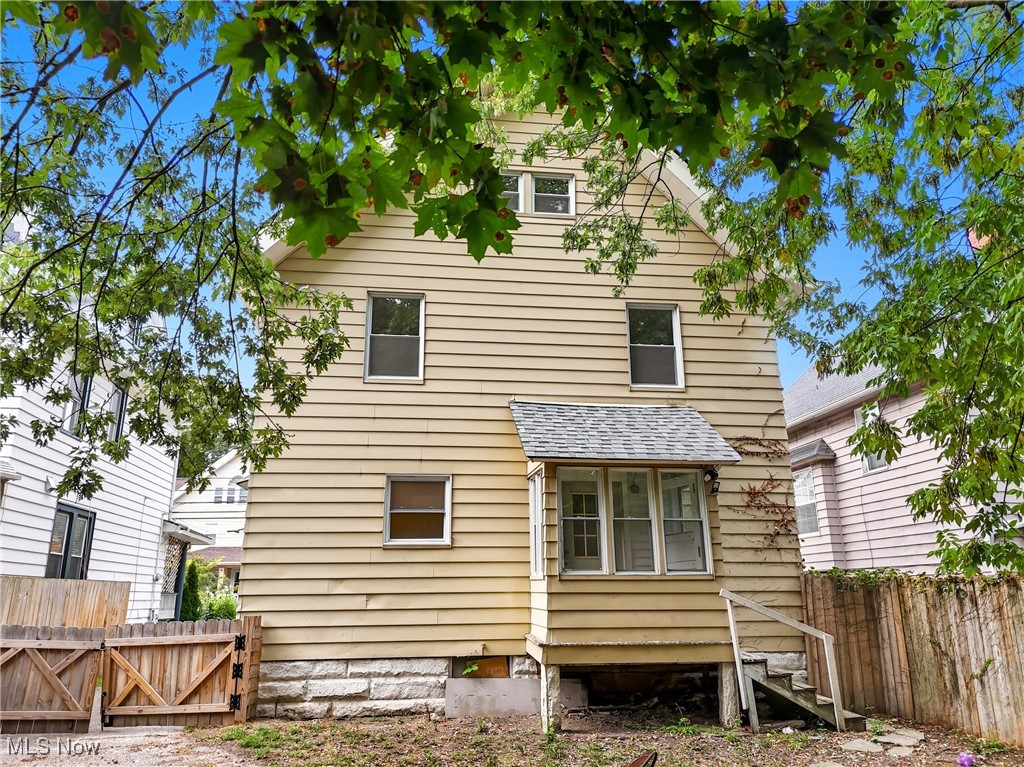 Henry Beach - Residential