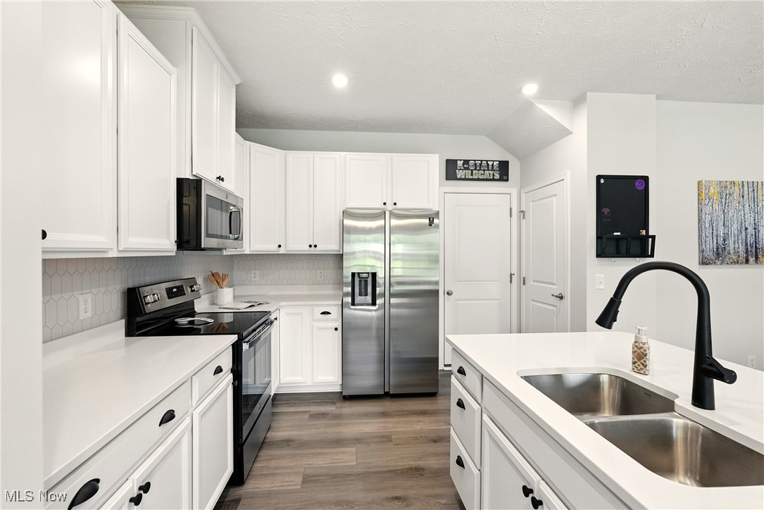 Towns/Cedar Crest - Residential